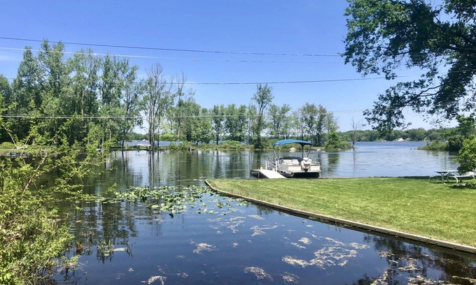 Three Rivers Cabin | Lake Cabin on 500 acre all sports lake, Snug Harbor close to Vicksburg,Kalamazoo