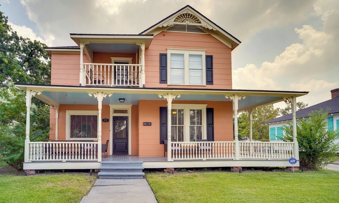 Lake Charles House | Lake Charles Vacation Rental - Walk to the Lake!