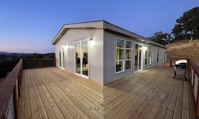 Lower Lake House | Lake County Hilltop Getaway, stargazers delight!