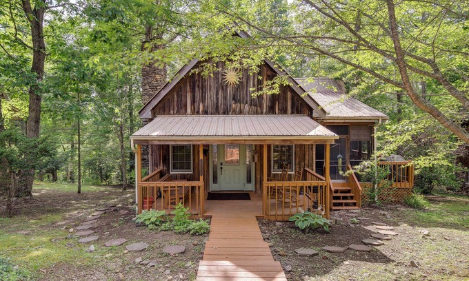 Sloans Valley Cabin | Lake Cumberland Resort Cabin w/Community Perks!