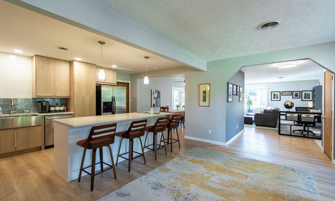 Vermilion House | Lake Erie Fall Retreat. Fishing Boats Welcome!