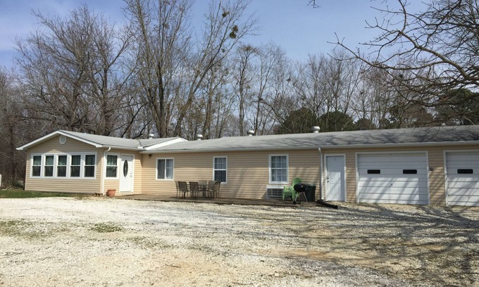 Springville House | Lake Escape