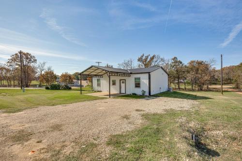 Quitman House | Lake Fork Cabin with Boat Launch and Fishing Pier