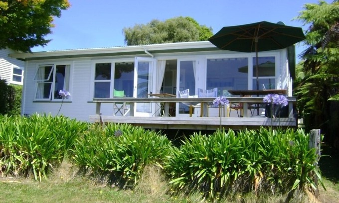 Mount Ruapehu Ski Area House | Lake front cottage Omori