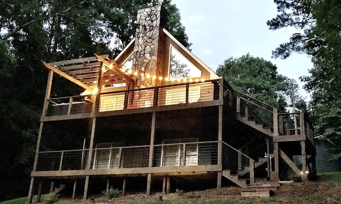 Eatonton House | Lake Front Escape from Hussle and Bussle