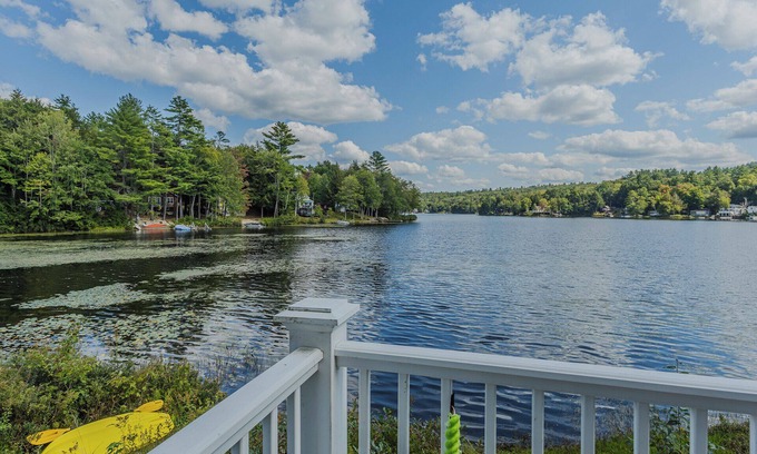 Acworth House | Lake Front Family Friendly Escape