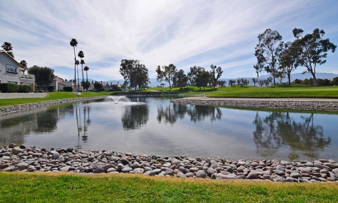 Palm Desert Condo | Lake Front On The Golf Course ! No taxes for stay of 28 nights or longer.