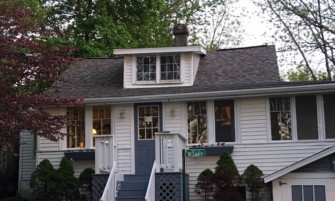 Zenda House | Lake Geneva Vintage Vibe Cottage