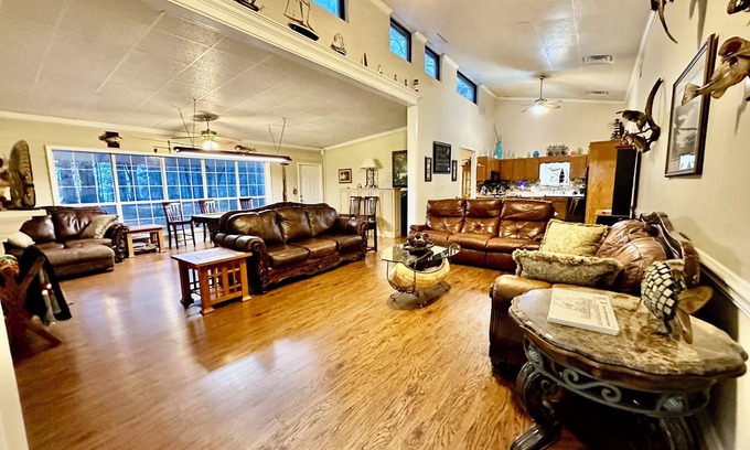 Groveoak House | Lake Guntersville - waterfront, boat parking & Eagle watching- sleeps 22