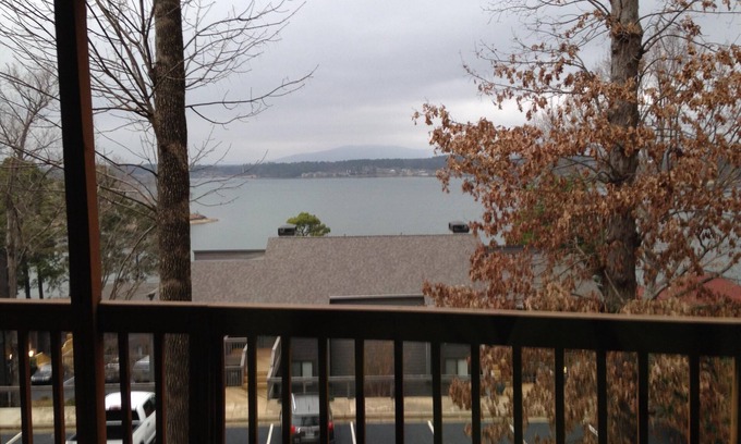 Lake Hamilton Condo | Lake Hamilton 2 Bedroom 2bath condo Sleeps up to 6, lake view, balcony.