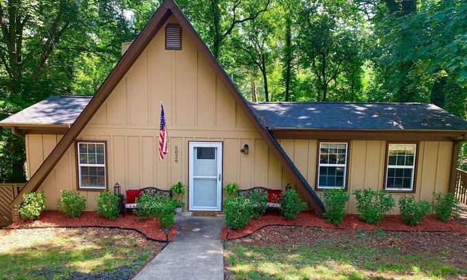 Anderson Cottage | Lake Hartwell cottage - Hot Tub!