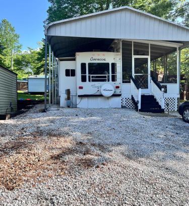 Westminster House | Lake Hartwell- Glamping - Turtle Cove