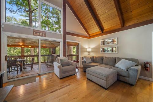Wilkesboro House | Lake Hills Hideaway