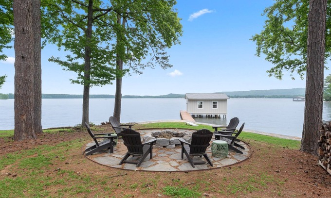 Langston Cabin | Lake House on the Water!