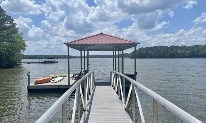 LaGrange House | Lake House