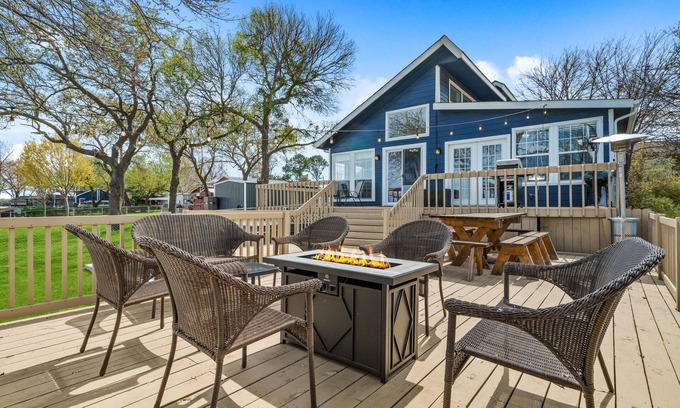 Azle House | Lake House with Hot Tub + Games