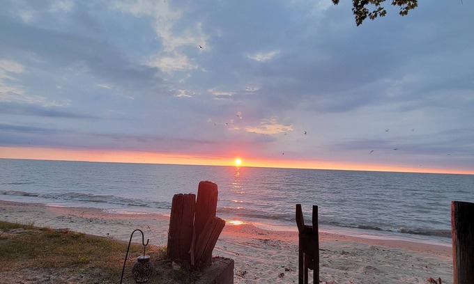 Au Gres House | Lake Huron Waterfront Oasis