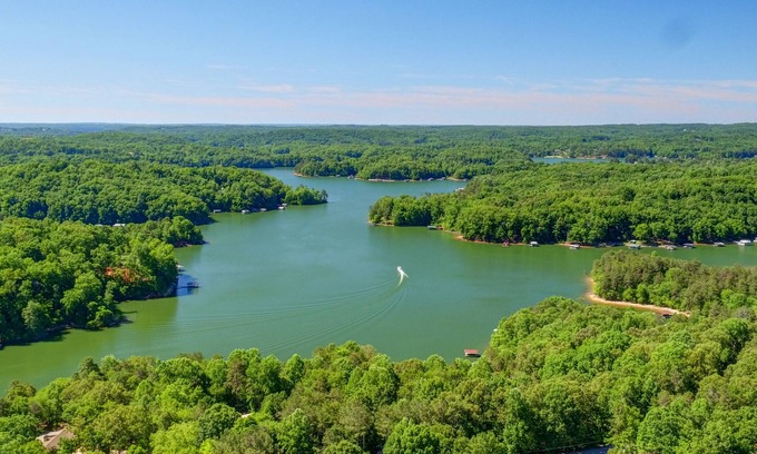 Gainesville House | Lake Lanier Getaway in North GA Mountains - Leaf Peepers & Lake Views: I Got You