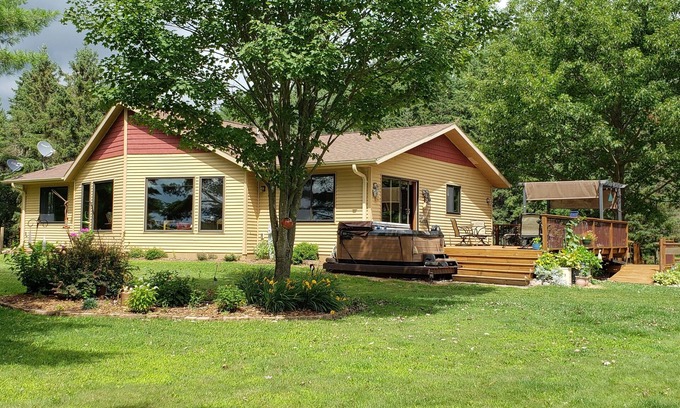Townsend House | Lake Living! Includes Pontoon Boat!