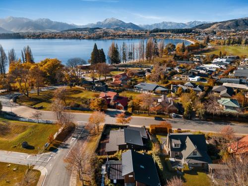 Wanaka House | Lake Living That Wanaka Tree