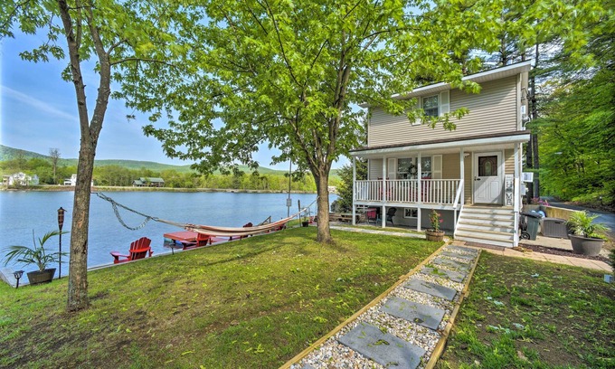 Lake Luzerne House | Lake Luzerne Home w/Fire Pit on Hudson River