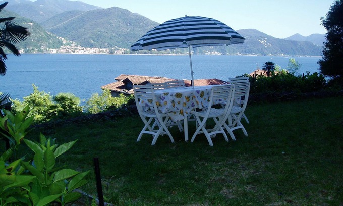 Cannobio Apartment | Lake Maggiore - Cannobio- IT- Appartem. for 5 pers. - private beach & superb view
