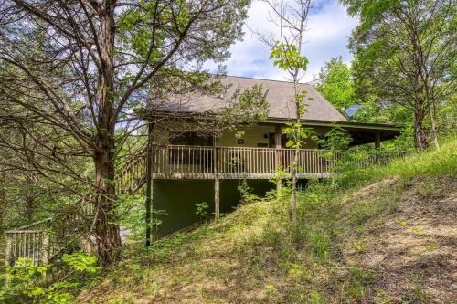 Sevierville House | Lake Mountain Cabin Wpool, Game Room, Hot Tub