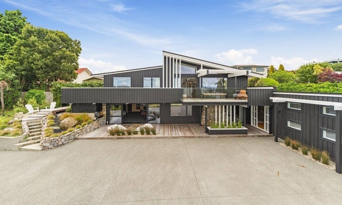 Waipahihi House | Lake & Mountain Views, Plunge Pool