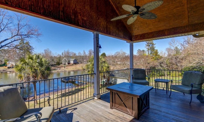 Chapin House | Lake Murray Group Getaway | Sleeps 14 | Kayaks