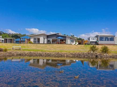 Cooks Beach House | Lake on Scott - Cooks Beach Holiday Home