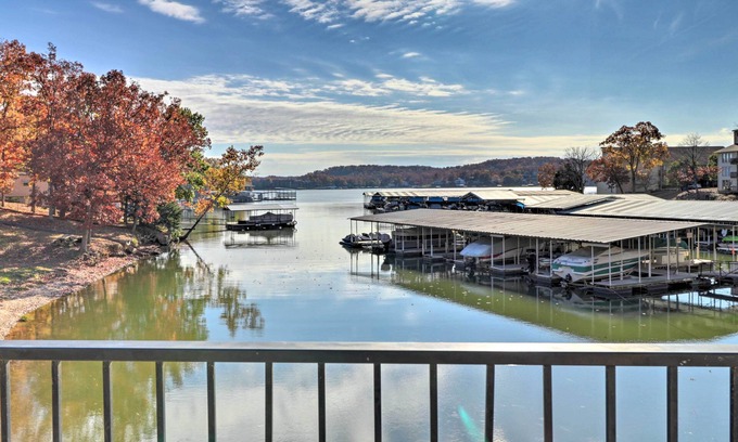 Lake Ozark Condo | Lake Ozark Condo w/Pool & Fishing Docks!