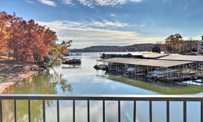 Lake Ozark Apartment | Lake Ozark Condo with Pool and Fishing Docks!