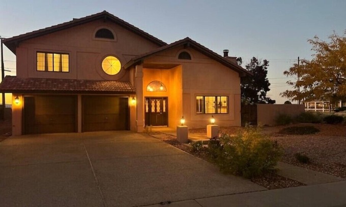 Page House | Lake Powell 4 BR, Hot Tub, on Golf Course, Views!nnn