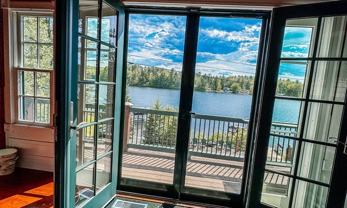 Pine River Pond House | LAKE THERAPY-💦Hot Tub🌅Views🔥Firepit 🏔️ Hiking,Snowmobile Trails ❄️ Dog Friendly🐾