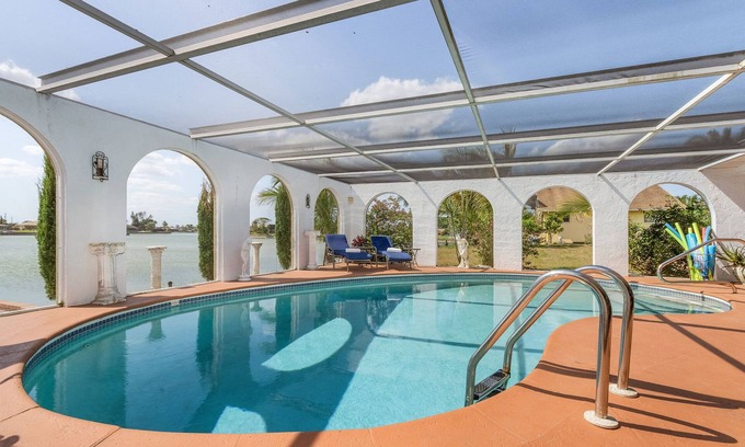 Fort Myers House | Lake Veiw, Great Location, Kayaks & Pool - Villa Royale - Roelens Vacations