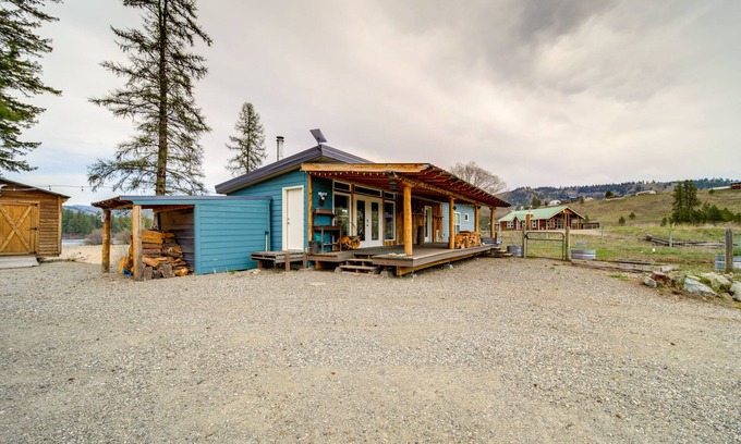 Republic Cabin | Lake-View 4-Season Retreat in Republic!