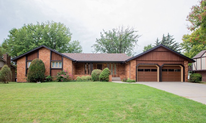 Augusta House | Lake View Grand House