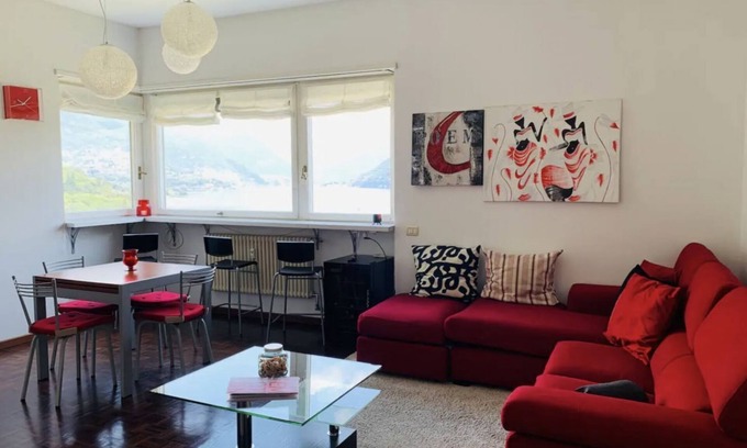 Como Apartment | Lake view just minutes from the historic center of Como (Bixio 1)