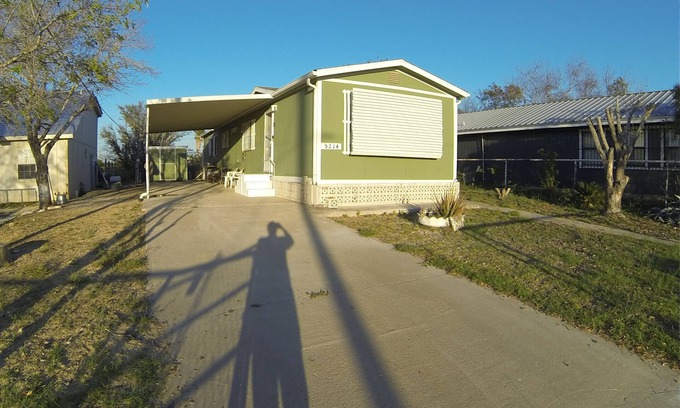 Siesta Shores House | Lake view, Perfect Family Getaway at Falcon Lake is at BASSMANS LODGING