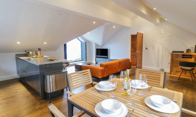 Windermere Cottage | LAKE VIEW, romantic, luxury holiday cottage in Bowness-On-Windermere
