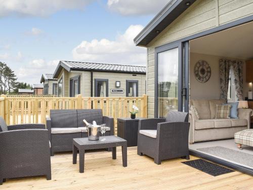 Fence House | Lake View - Uk36811