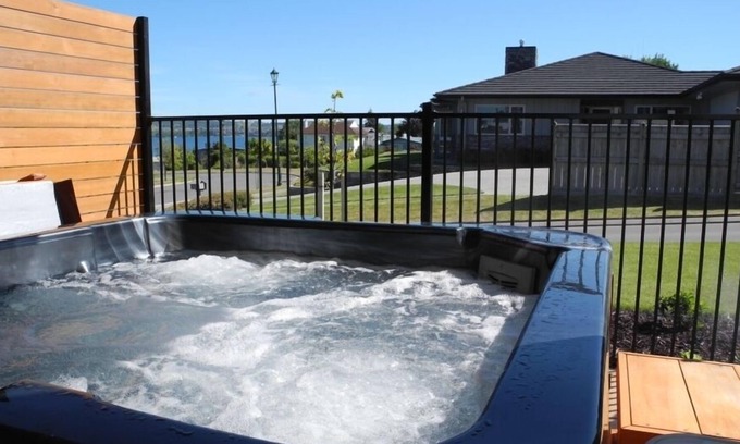 Rainbow Point Apartment | Lake Views From 3 Mile Bay, SPA, lake close, self contained apartment, EV Charge