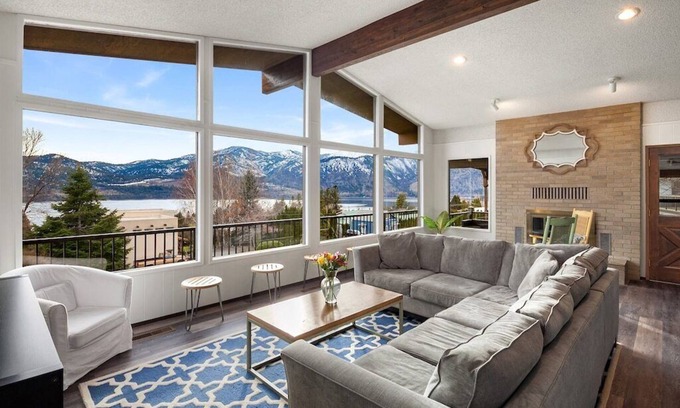 Manson House | Lake views, hot tub, movie room w/arcade games, EV charger