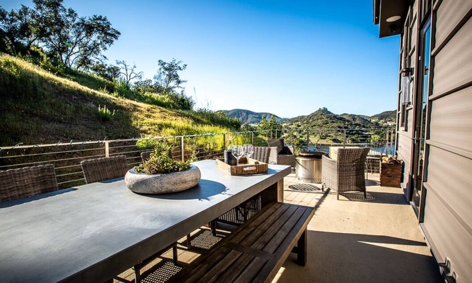Thousand Oaks House | Lake Views & Luxury Loft Living @ Lake Sherwood