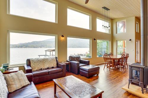 Sudden Valley House | Lake Whatcom House with Private Hot Tub and Dock