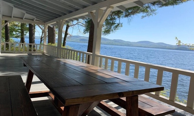 Wolfeboro House | Lake Winnipesaukee Vintage Vacation Home – Your Ideal Lakefront Retreat