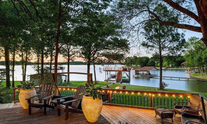 Cedar Creek Reservoir House | Lakefront 4 bedroom retreat w/boatdock/party deck, kayaks and outdoor bar.
