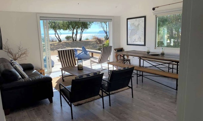 Waitahanui House | Lakefront, 5 Mile Bay - simply amazing!