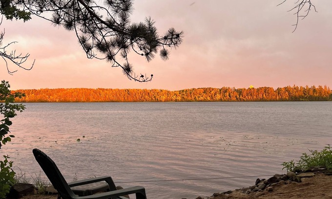 Moose Lake House | Lakefront Beach Bungalow - Retreat & Relax - Kayaks, Fire pit, Tree Swings!
