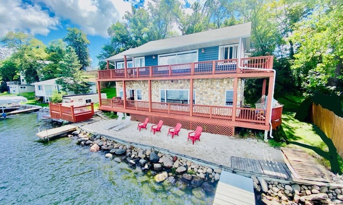 Buffalo Cabin | Lakefront + Beach + Sauna + Paddleboards + Canoe